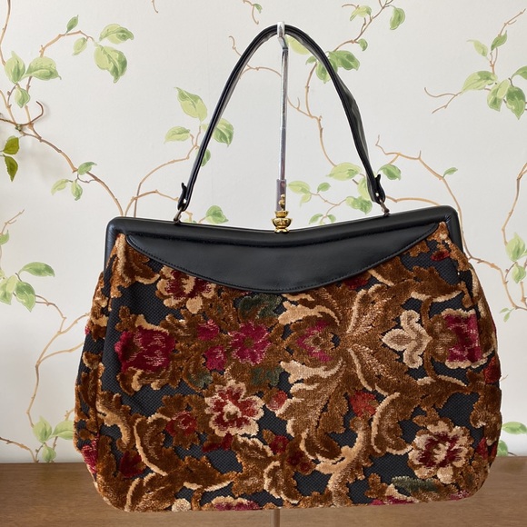 Vintage Handbags - VTG Floral Chenille Carpet Handbag